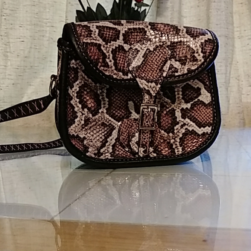 Spectacular pink python / suede interior crossover